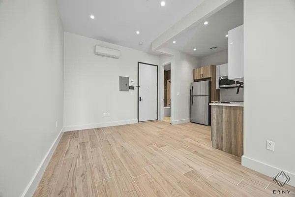 Finished kitchen at Rogers Ave, Flatbush, Brooklyn — photo 2