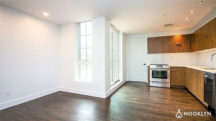 Finished kitchen at St Johns Pl, Crown Heights, Brooklyn — photo 5