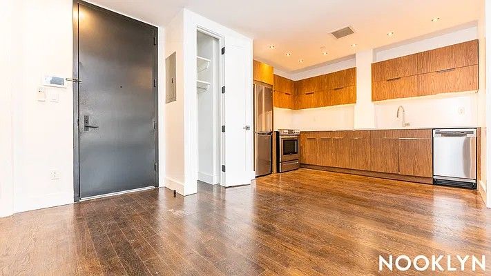 Finished kitchen at St Johns Pl, Crown Heights, Brooklyn — photo 6